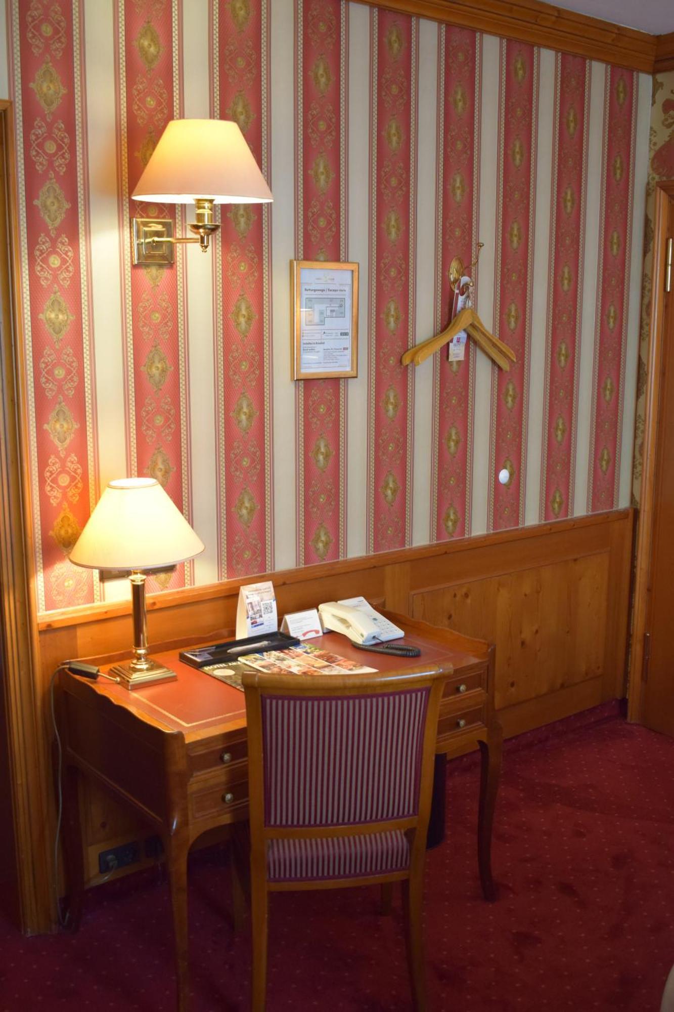 Akzent Hotel Goldner Hirsch Kamenz Esterno foto