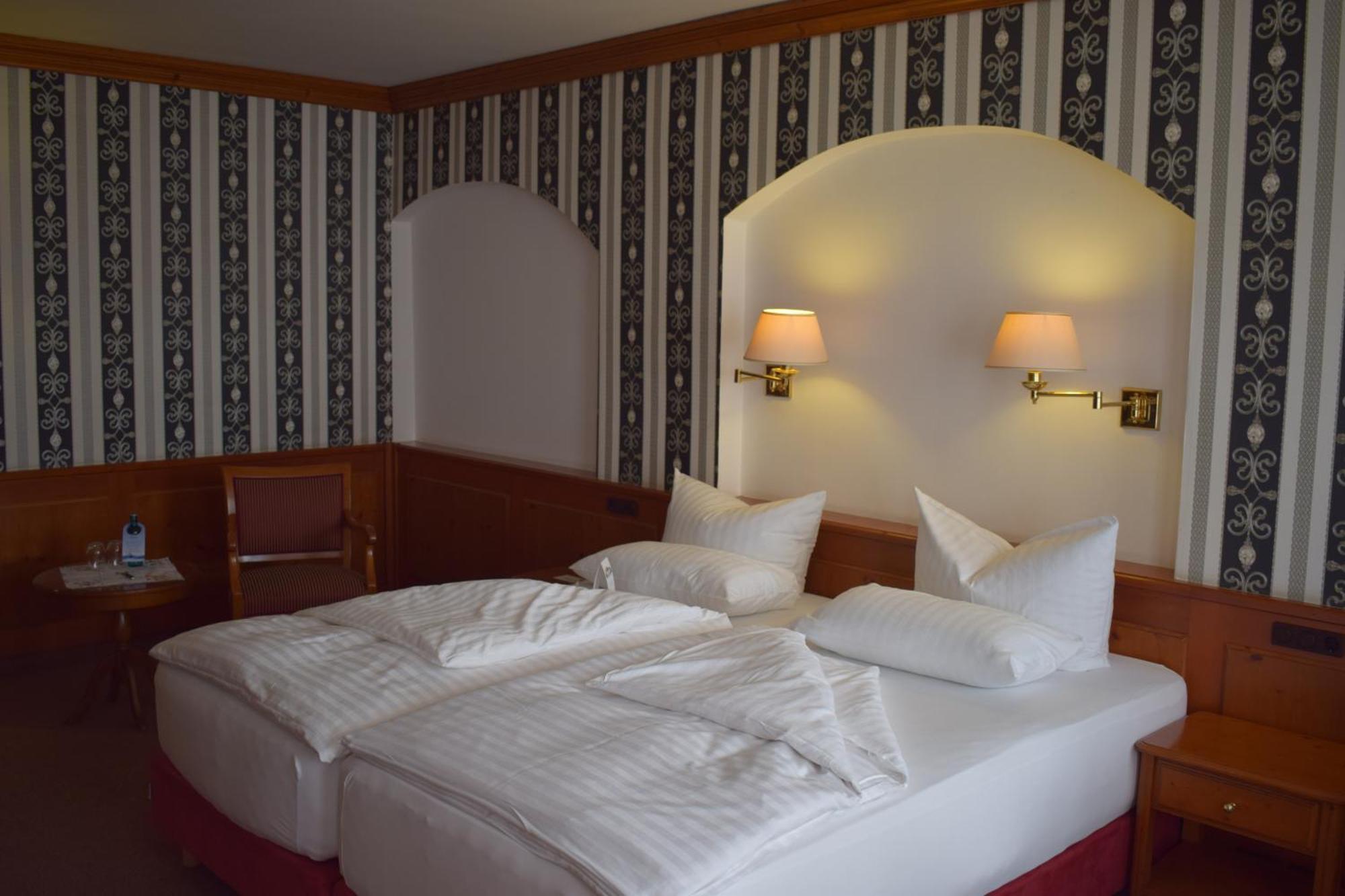 Akzent Hotel Goldner Hirsch Kamenz Esterno foto