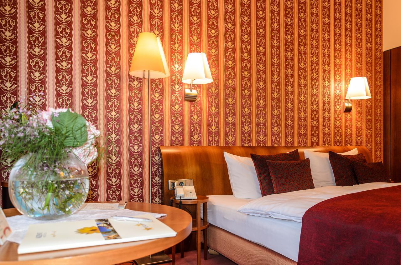 Akzent Hotel Goldner Hirsch Kamenz Esterno foto