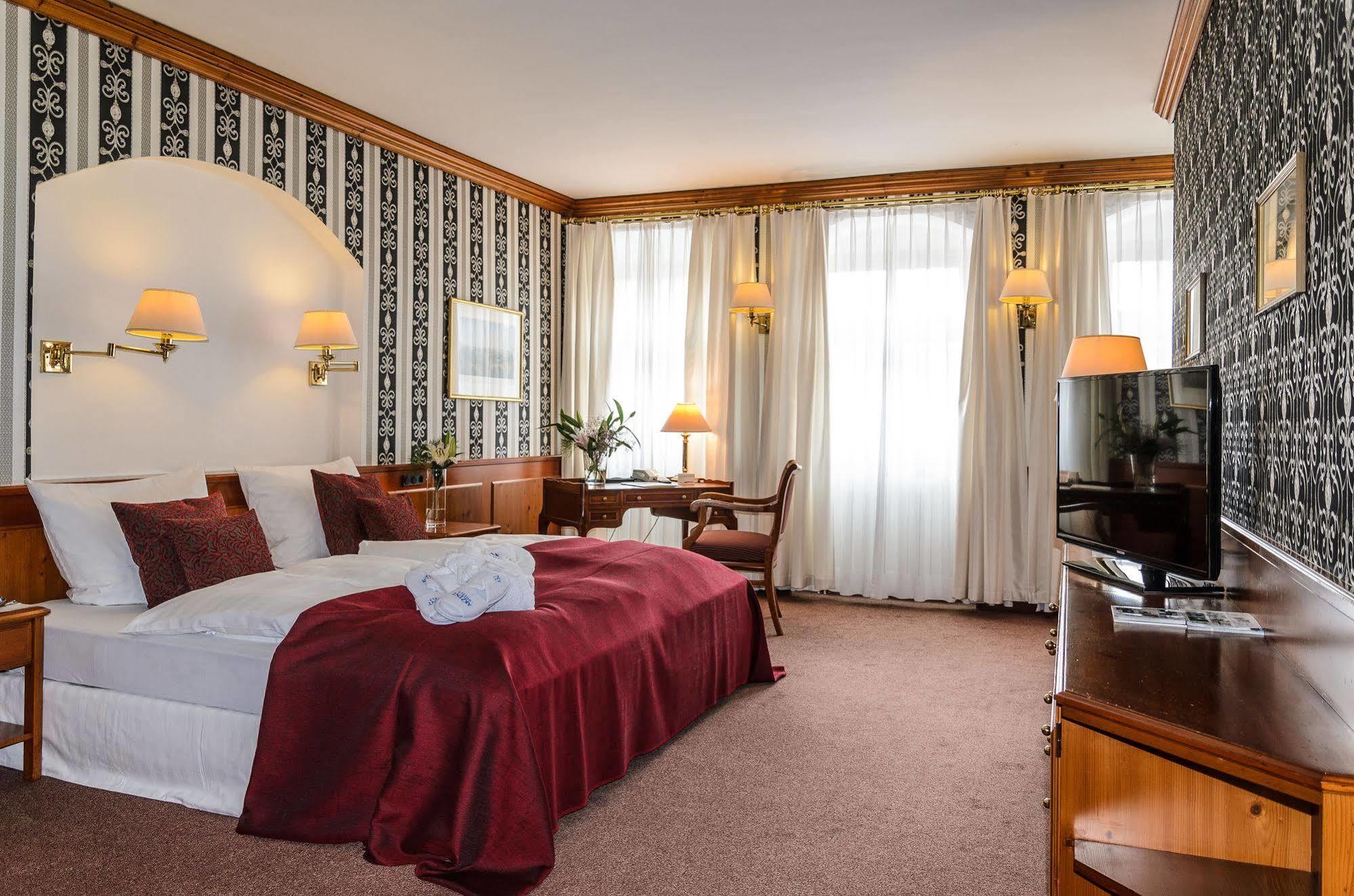 Akzent Hotel Goldner Hirsch Kamenz Esterno foto