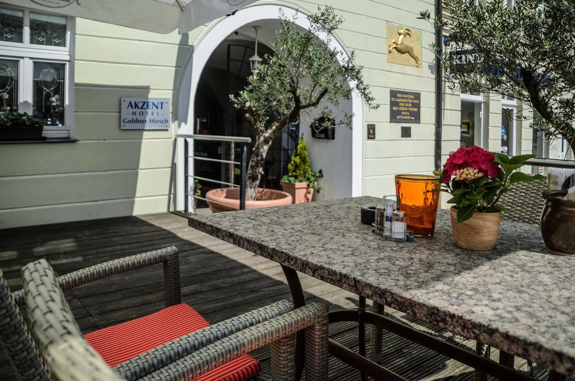 Akzent Hotel Goldner Hirsch Kamenz Esterno foto