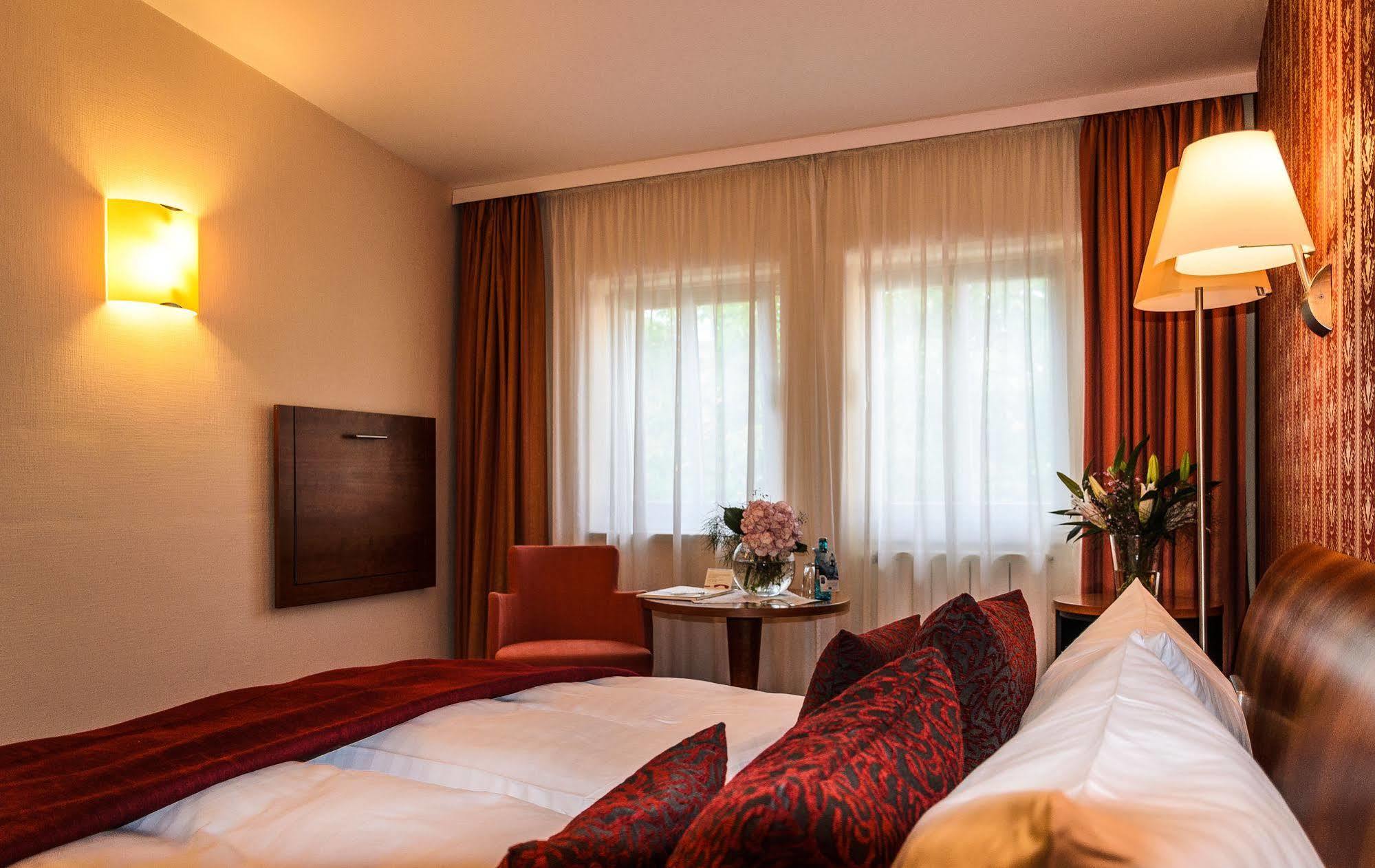 Akzent Hotel Goldner Hirsch Kamenz Esterno foto