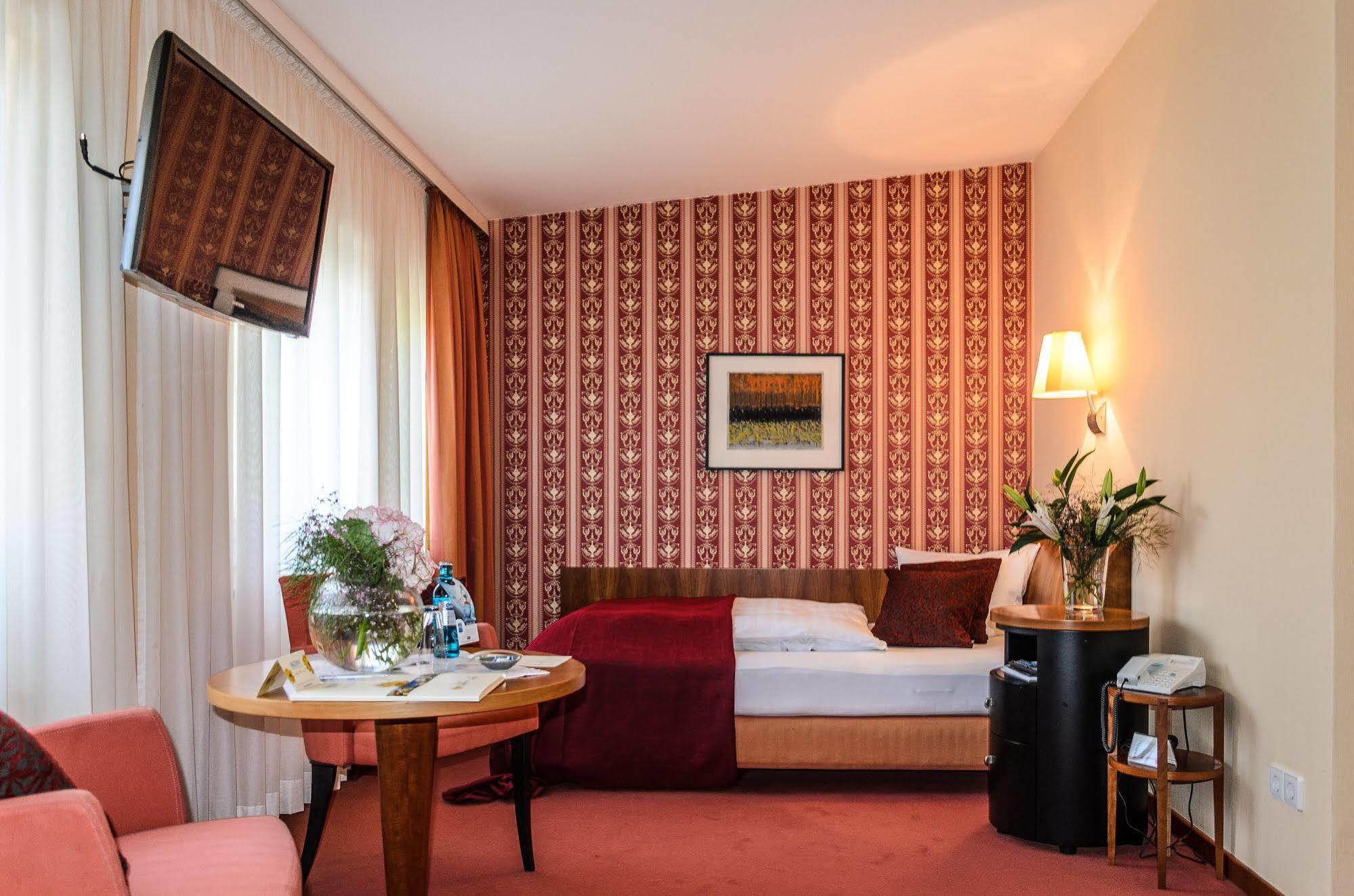Akzent Hotel Goldner Hirsch Kamenz Esterno foto