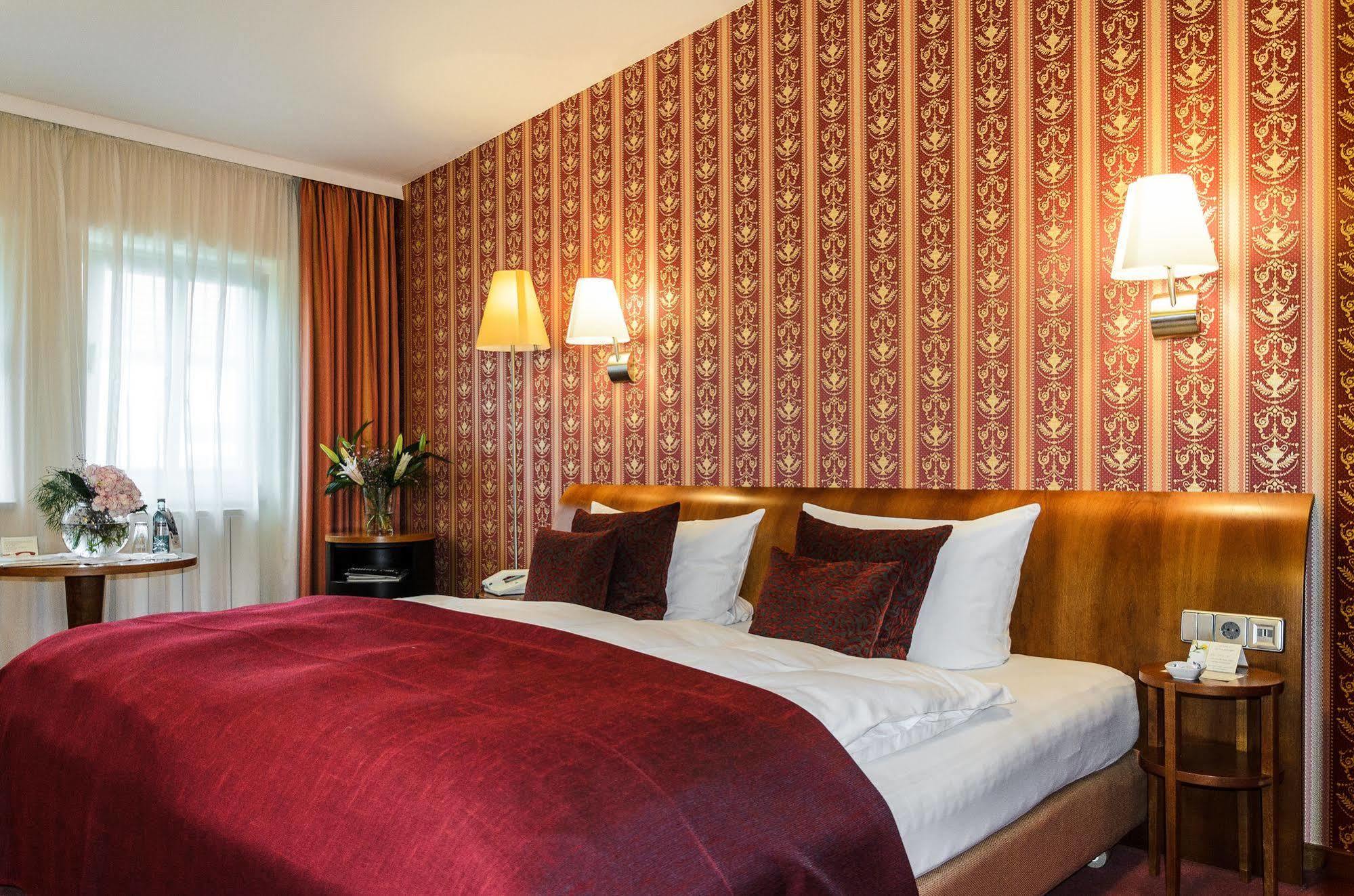 Akzent Hotel Goldner Hirsch Kamenz Esterno foto